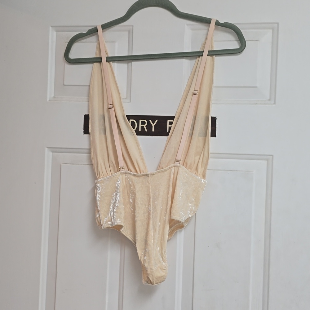 Set HAH Intimates Comin’ in Haht Cream Velvet Bodysuit and Pants - Picture 5 of 15